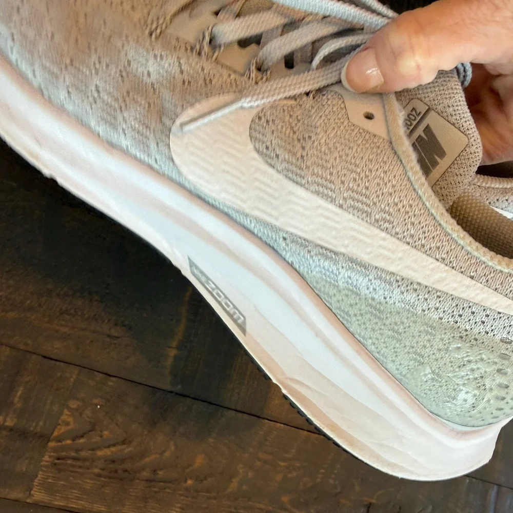 Nike Women's air zoom Pegasus 35 light gray sneakers size 10